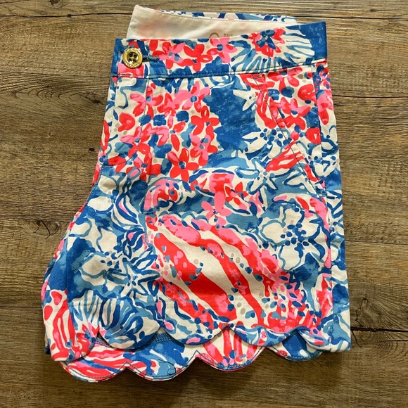 Lilly Pulitzer red white and blue pop pop printed buttercup scalloped shorts - Picture 2 of 13
